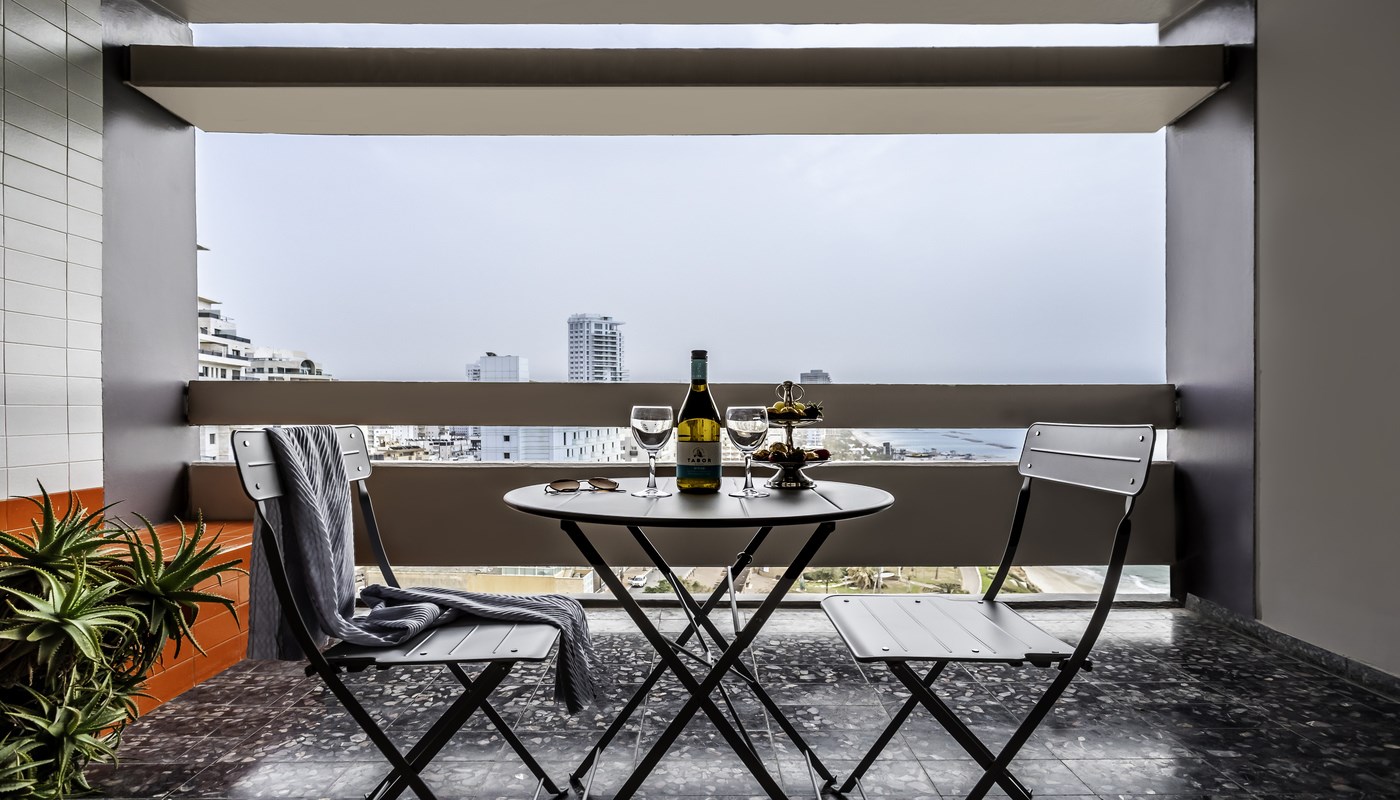 Seasons Hotel | Balcony with a View