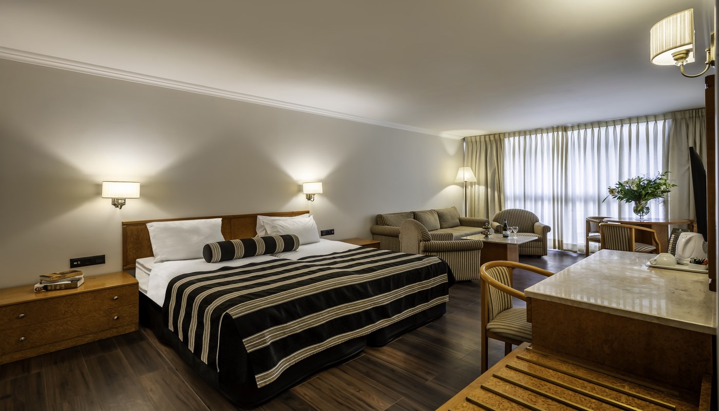 Seasons Hotel | Room