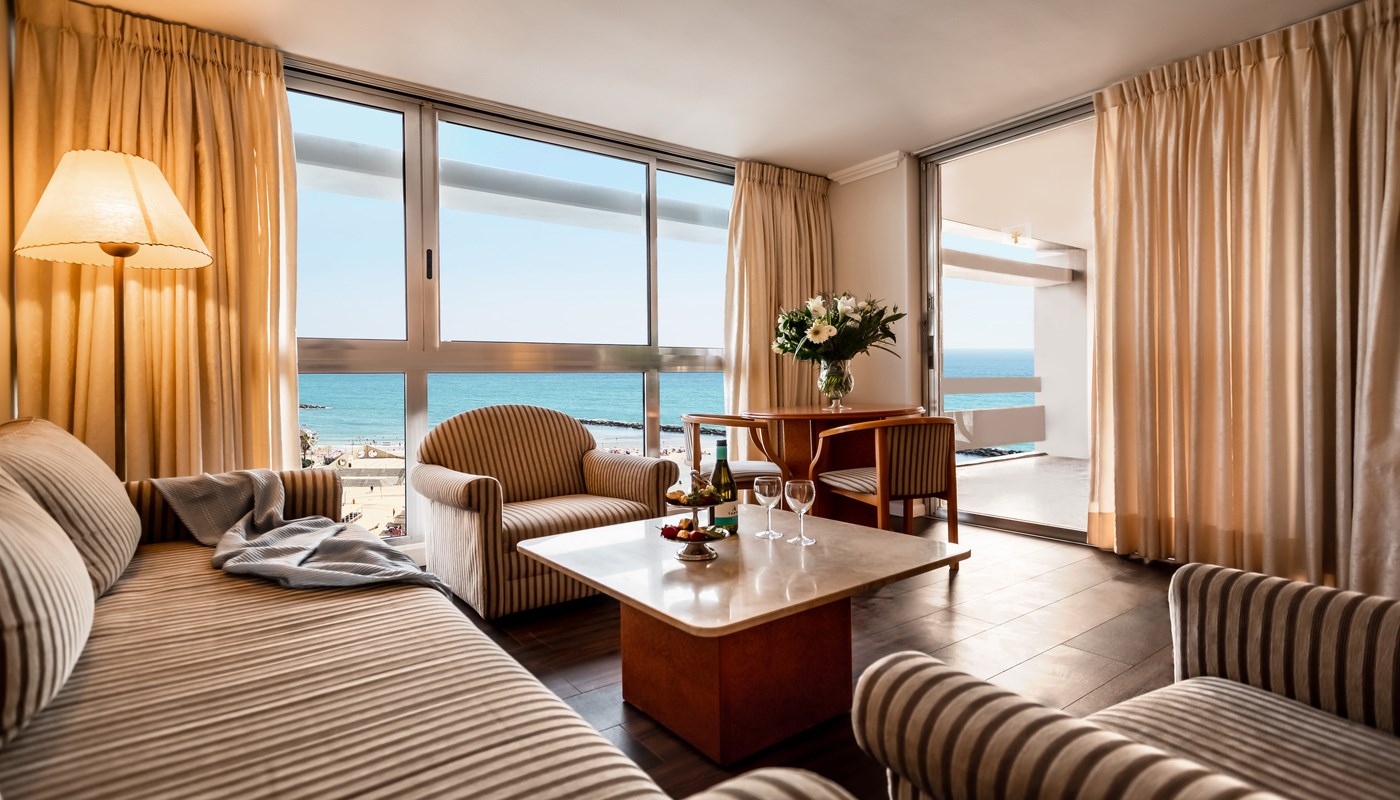 Seasons Hotel | Room