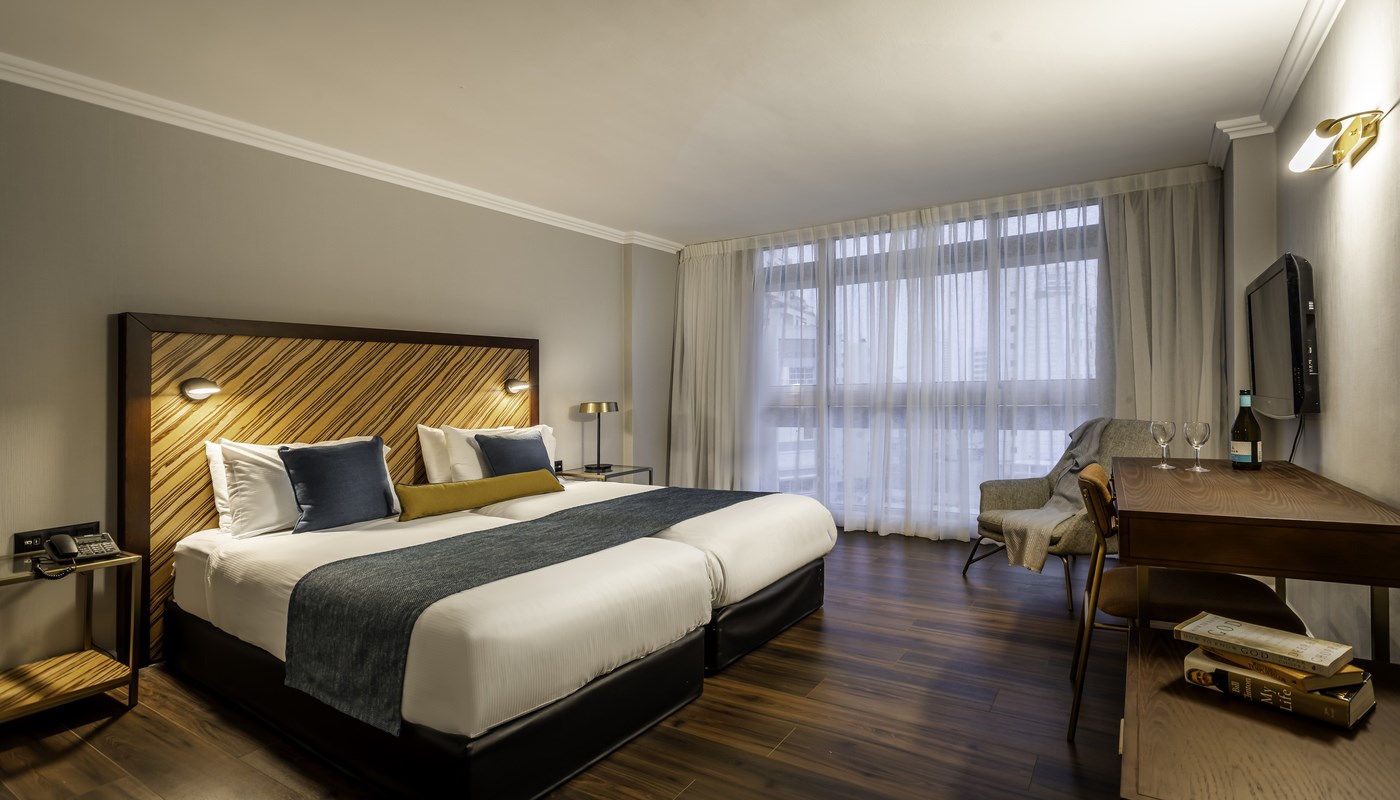 Seasons Hotel | Room