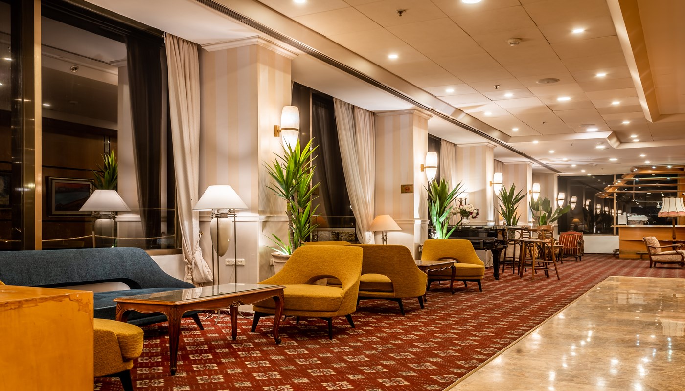 Seasons Hotel | Lobby Sitting Area