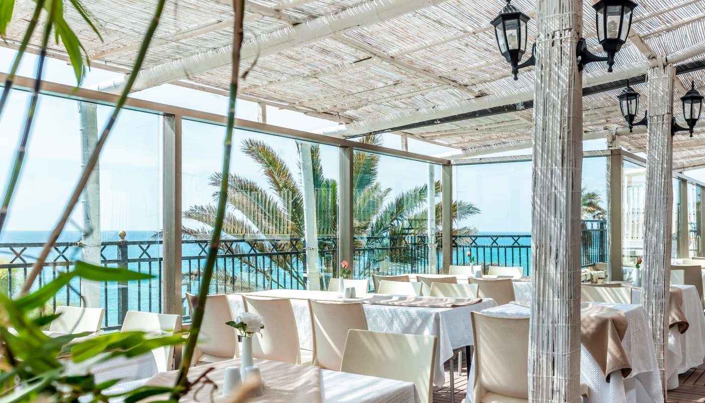 Seasons Hotel | Sea View Balcony